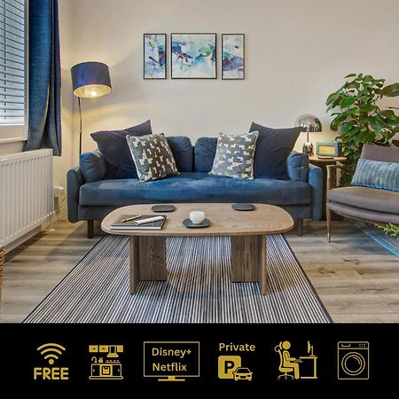 Stylish, Business Traveller Friendly Apartment, With Free Parking And Netflix Farnborough  Esterno foto