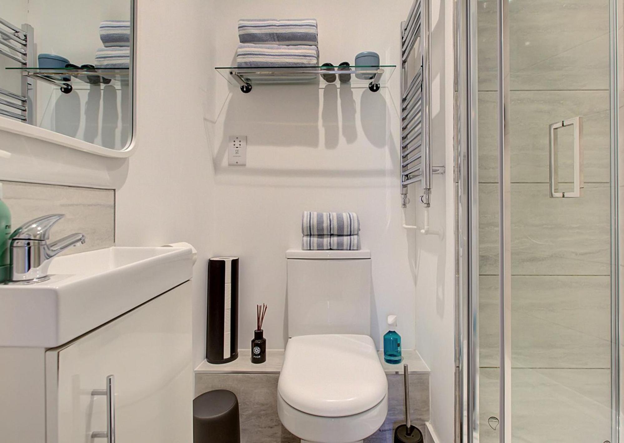 Stylish, Business Traveller Friendly Apartment, With Free Parking And Netflix Farnborough  Esterno foto