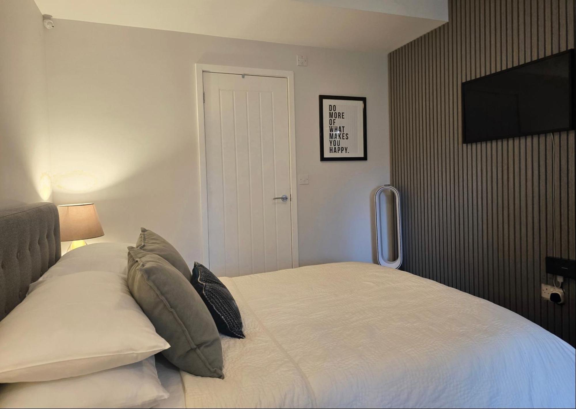 Stylish, Business Traveller Friendly Apartment, With Free Parking And Netflix Farnborough  Esterno foto