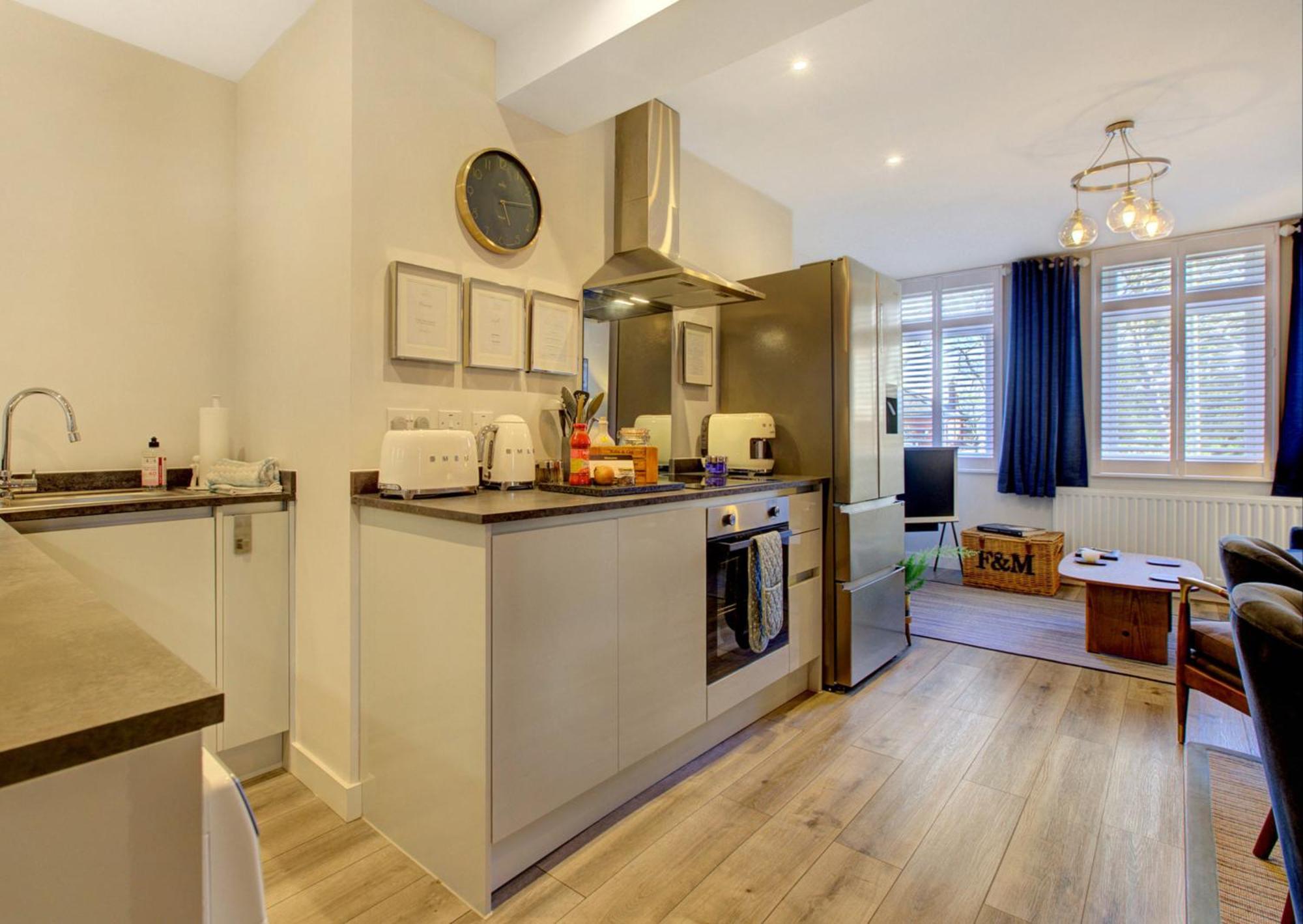 Stylish, Business Traveller Friendly Apartment, With Free Parking And Netflix Farnborough  Esterno foto